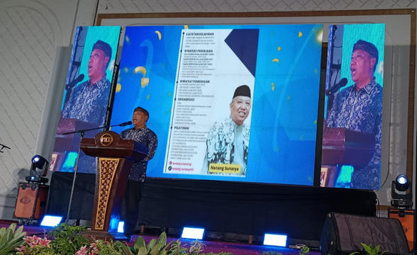 Ketua PGRI memberi sambutan