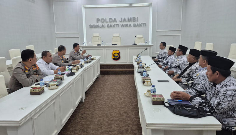 Audiensi PGRI Jambi dengan Polda Jambi